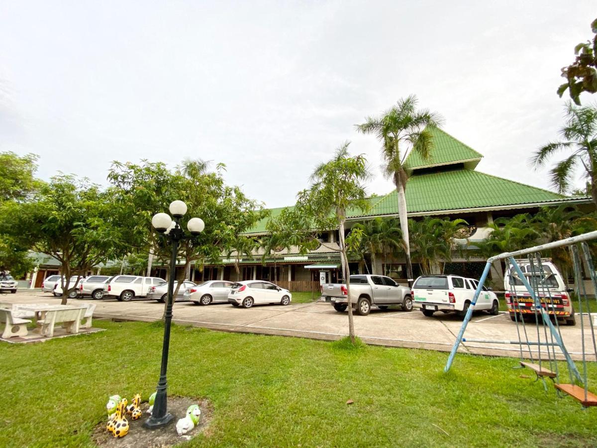 Phuphan Park Hotel Саконнакхон Экстерьер фото